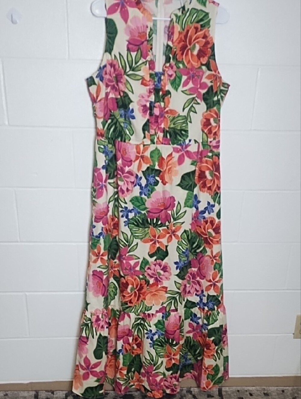 Sleeveless Cream Maxi Dress with Vibrant Tropical Floral Print Pockets - Picture 13 of 15